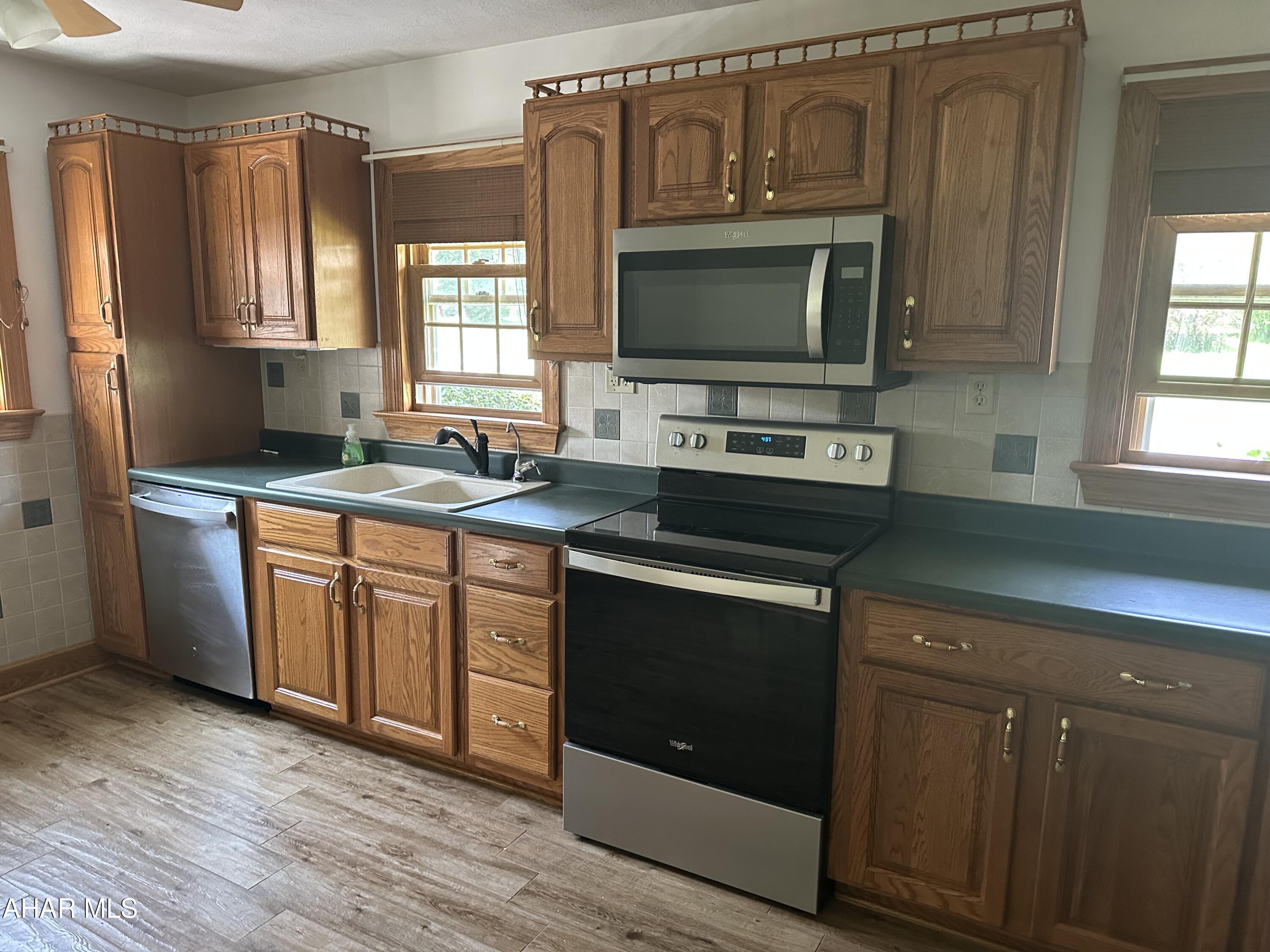 328 Avalon Road Altoona, PA 16601 - Photo 11 of 34