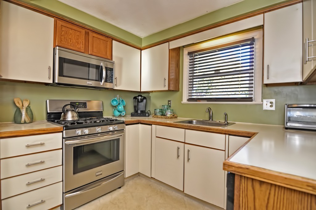 54 Columbia Road Swansea, MA 02777 - Photo 8 of 30 Gallery Image 8