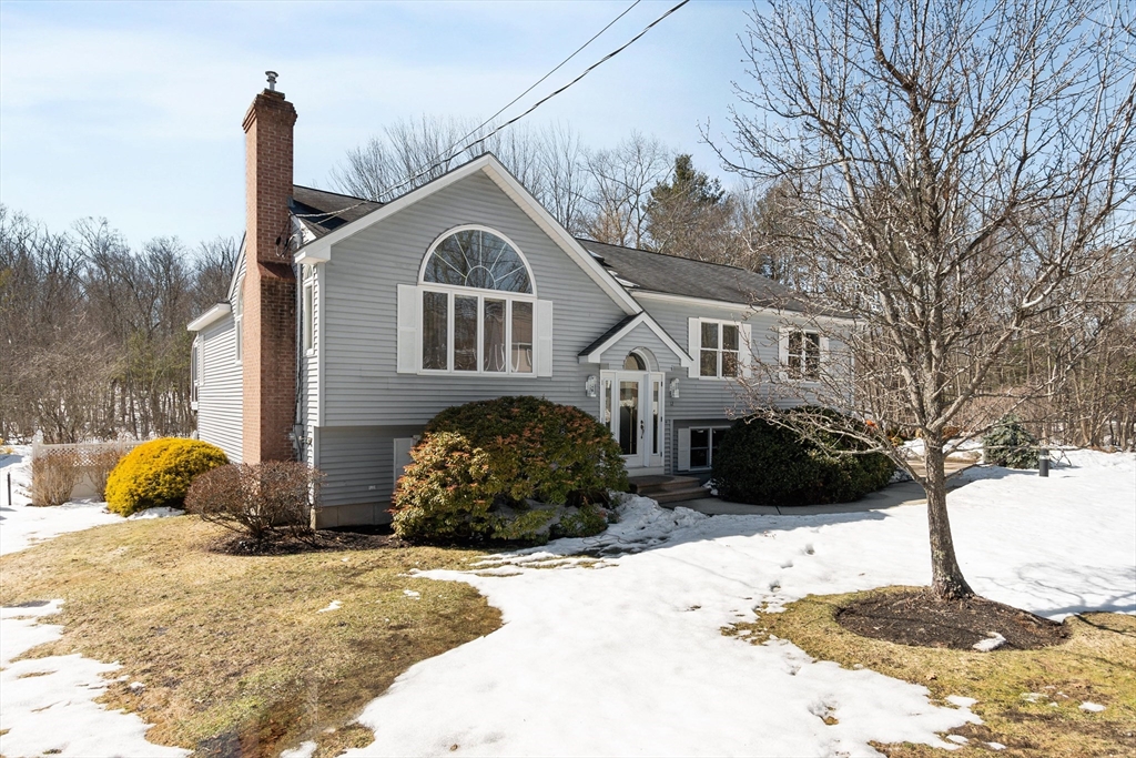 12 Newell Road Holden, MA 01520 - Photo 2 of 24 Gallery Image 2