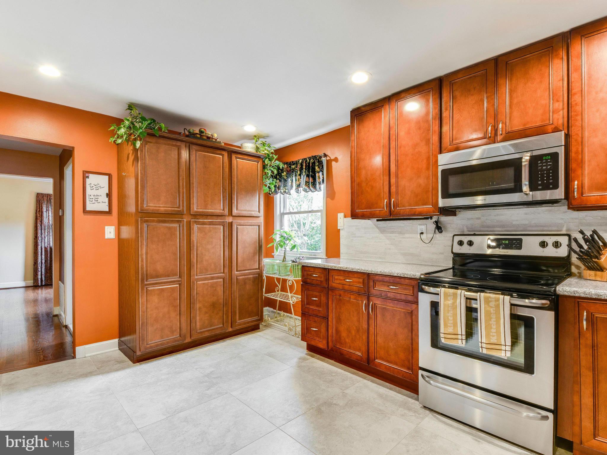 25850 Woodfield Road Damascus, MD 20872 - Photo 5 of 30 Kitchen