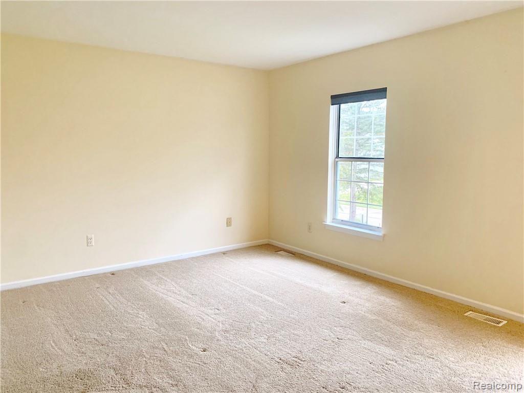 36213 Fredericksburg Road Farmington Hills, MI 48331 - Photo 22 of 29