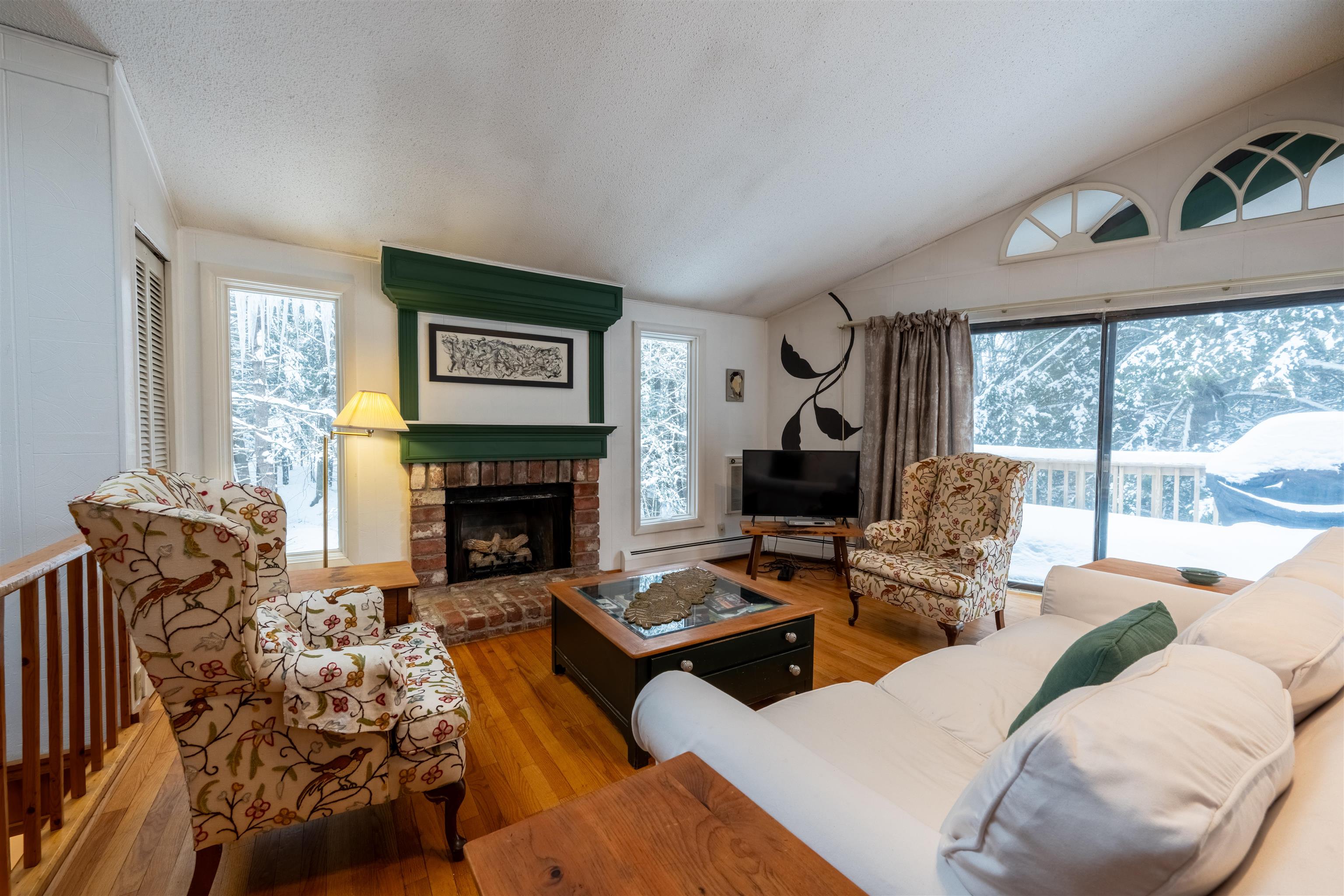 295 Taft Family Road Hartford, VT 05059 - Photo 4 of 23