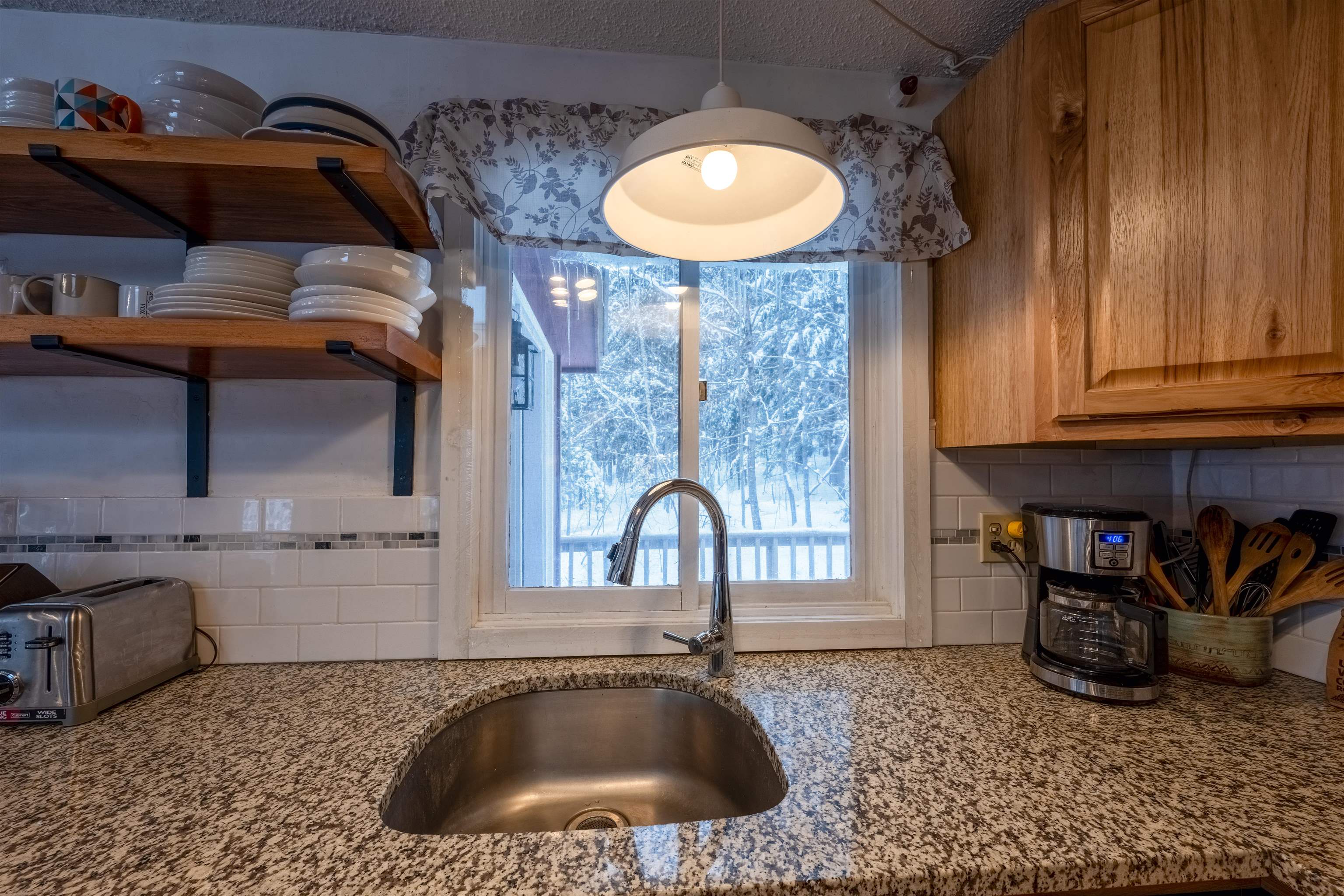 295 Taft Family Road Hartford, VT 05059 - Photo 7 of 23