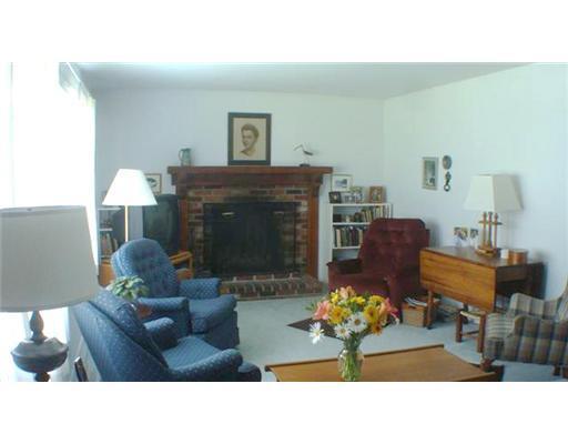 48 River Road Tenants Harbor, ME 04860 - Photo 2 of 16 Living Room.