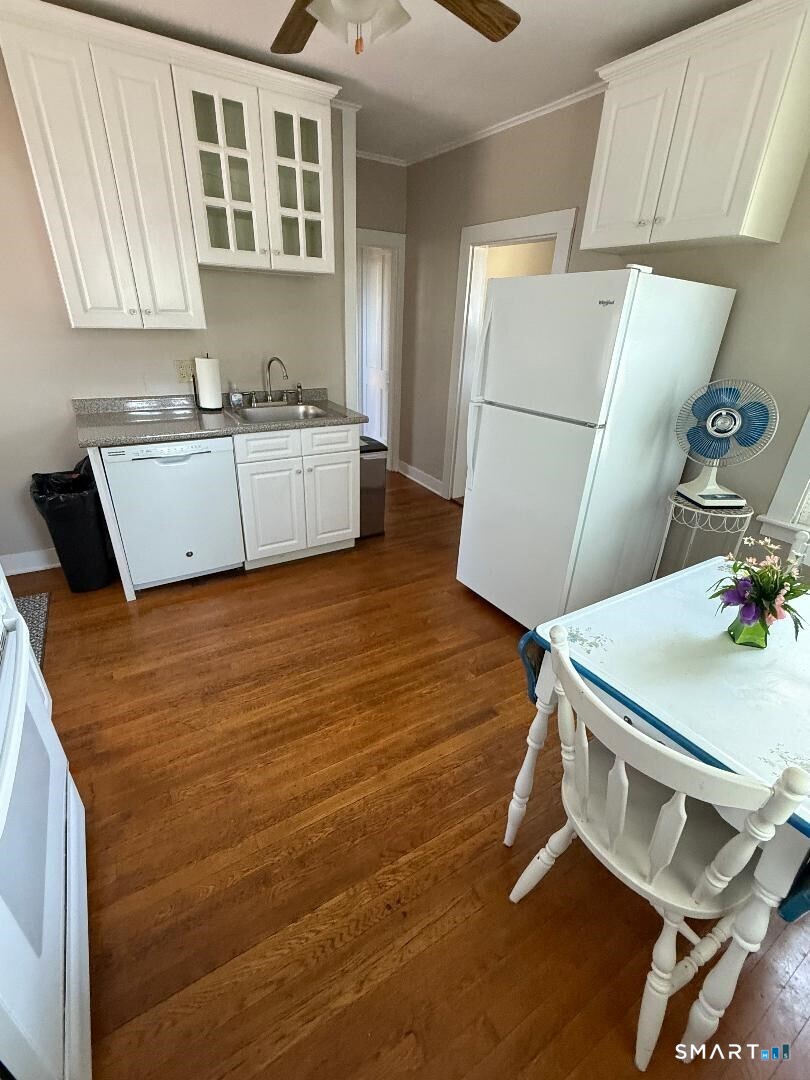 21 High Street Clinton, CT 06413 - Photo 10 of 30