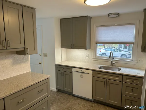 $2,600 | 140 Flagg Road, Unit R, West Hartford, CT 06117