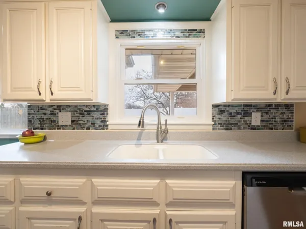 $230,000 | 1703 Highwood Avenue, Pekin, IL 61554