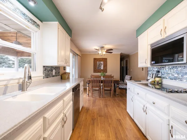 $230,000 | 1703 Highwood Avenue, Pekin, IL 61554