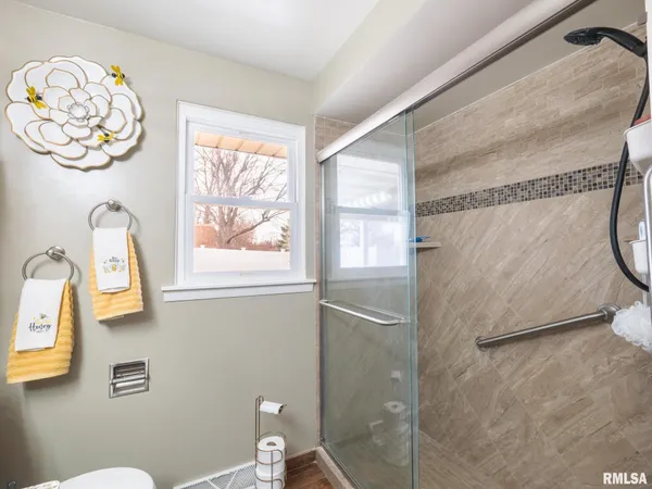 $230,000 | 1703 Highwood Avenue, Pekin, IL 61554