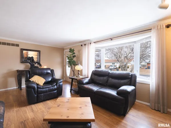 $230,000 | 1703 Highwood Avenue, Pekin, IL 61554