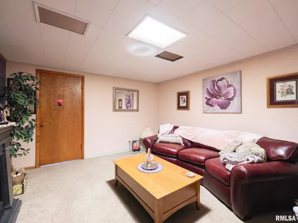 $230,000 | 1703 Highwood Avenue, Pekin, IL 61554