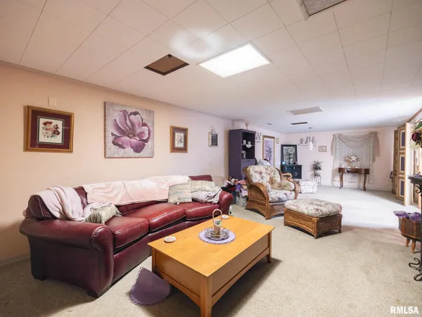 $230,000 | 1703 Highwood Avenue, Pekin, IL 61554