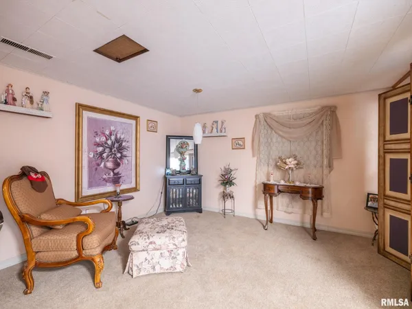 $230,000 | 1703 Highwood Avenue, Pekin, IL 61554