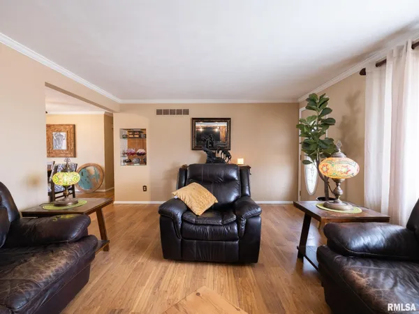 $230,000 | 1703 Highwood Avenue, Pekin, IL 61554