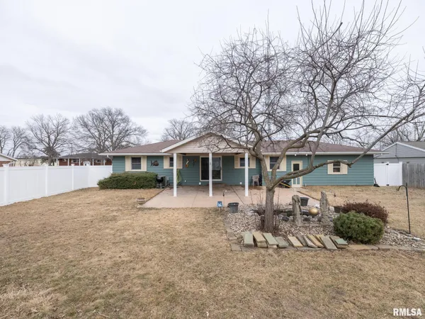 $230,000 | 1703 Highwood Avenue, Pekin, IL 61554