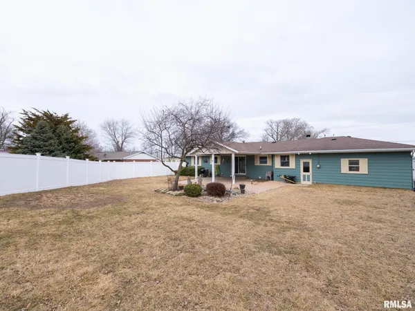 $230,000 | 1703 Highwood Avenue, Pekin, IL 61554