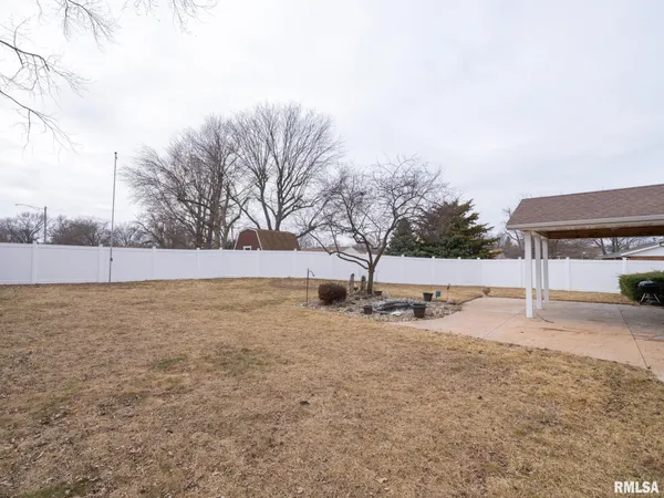 $230,000 | 1703 Highwood Avenue, Pekin, IL 61554