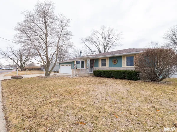 $230,000 | 1703 Highwood Avenue, Pekin, IL 61554