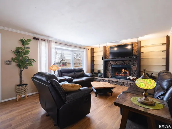 $230,000 | 1703 Highwood Avenue, Pekin, IL 61554