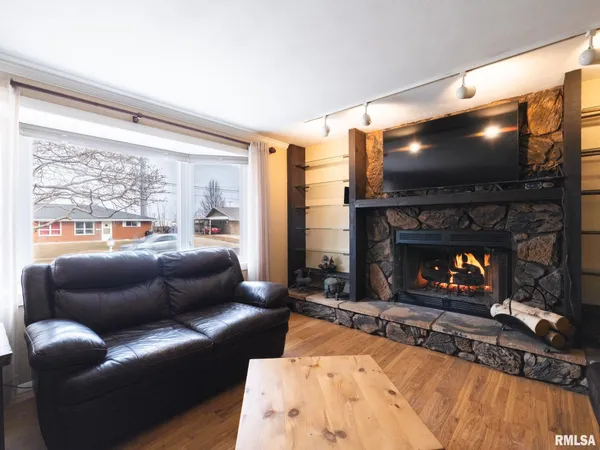 $230,000 | 1703 Highwood Avenue, Pekin, IL 61554