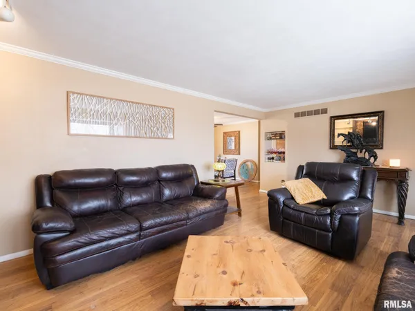 $230,000 | 1703 Highwood Avenue, Pekin, IL 61554