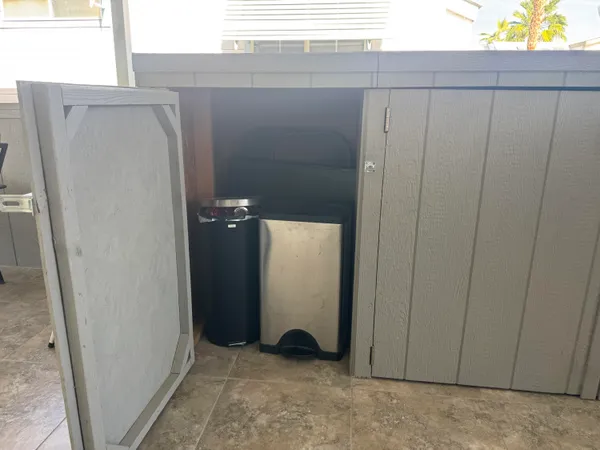 a view of utility room