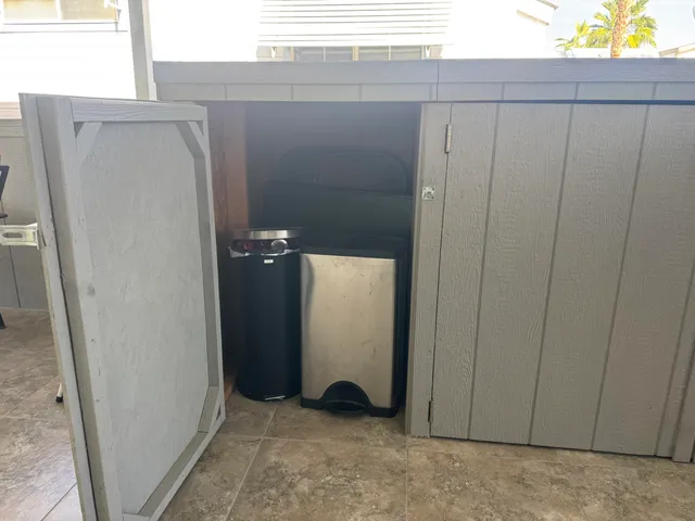 a view of utility room