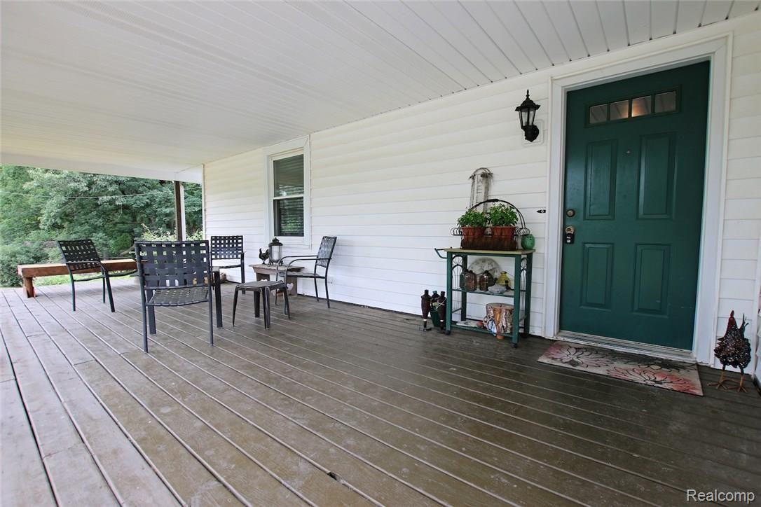 1432 North Van Road Holly, MI 48442 - Photo 5 of 53 5) Front.jpg