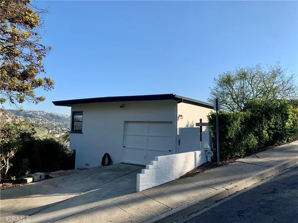 $6,000 | 580 Poplar Street, Laguna Beach, CA 92651