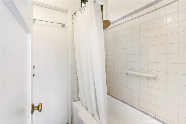 $6,000 | 580 Poplar Street, Laguna Beach, CA 92651