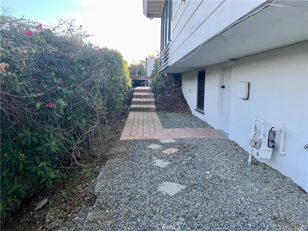 $6,000 | 580 Poplar Street, Laguna Beach, CA 92651