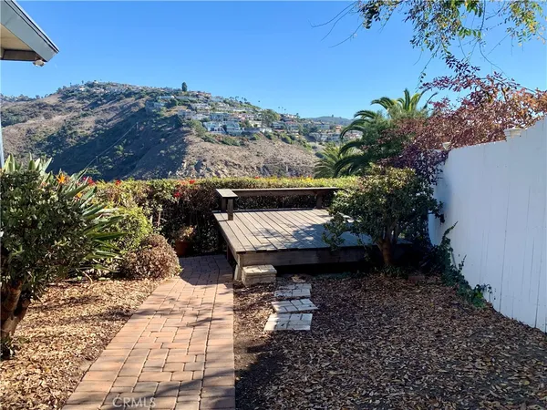 $6,000 | 580 Poplar Street, Laguna Beach, CA 92651