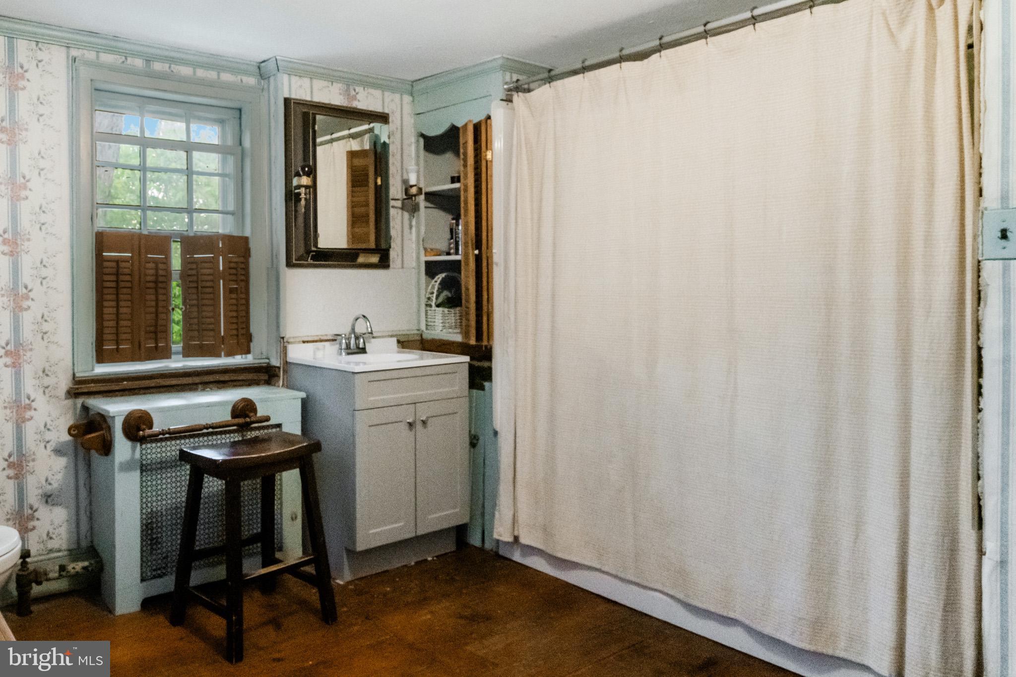 722 Rosemont Ringoes Road Stockton, NJ 08559 - Photo 33 of 39 Main Bathroom - 2nd Level