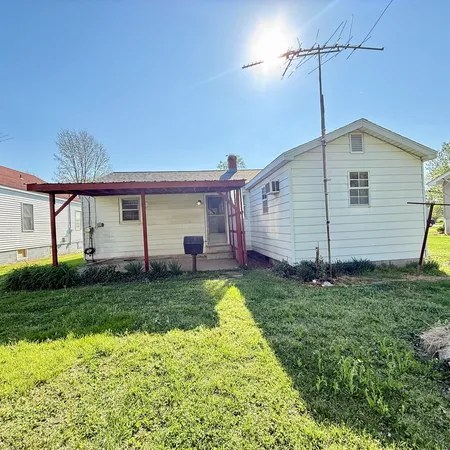 $43,000 | 1111 South Roosevelt Street, Harrisburg, IL 62946