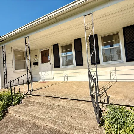 $43,000 | 1111 South Roosevelt Street, Harrisburg, IL 62946