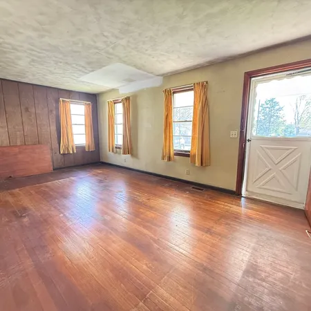 $43,000 | 1111 South Roosevelt Street, Harrisburg, IL 62946