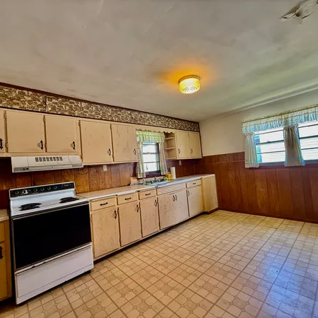 $43,000 | 1111 South Roosevelt Street, Harrisburg, IL 62946