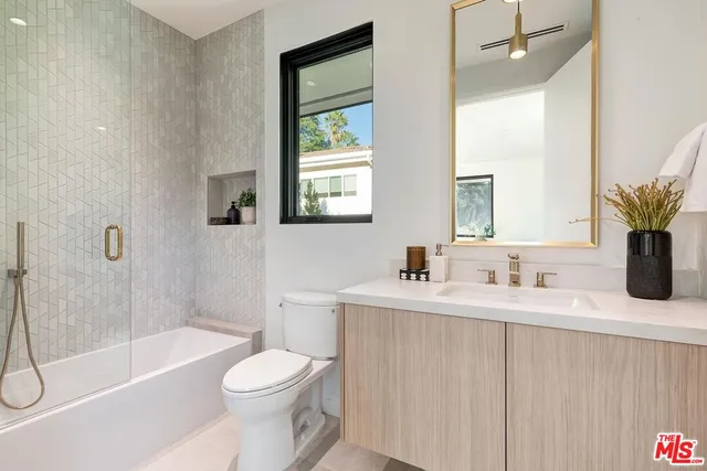 $5,395,000 | 16879 Mooncrest Drive, Encino, CA 91436