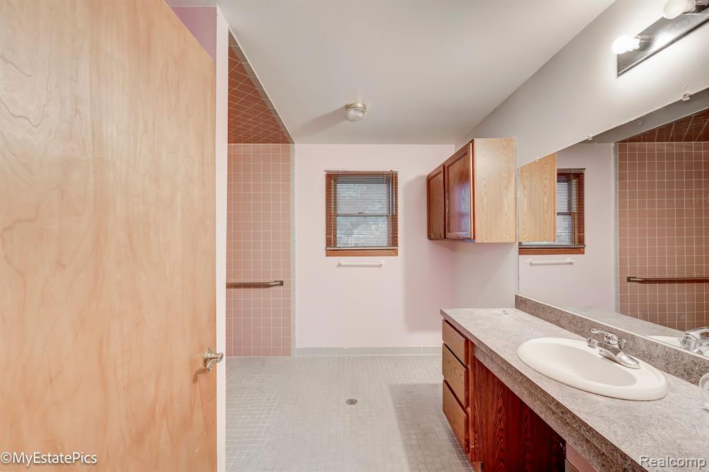 1318 South Henry Ruff Road Westland, MI 48186 - Photo 10 of 21