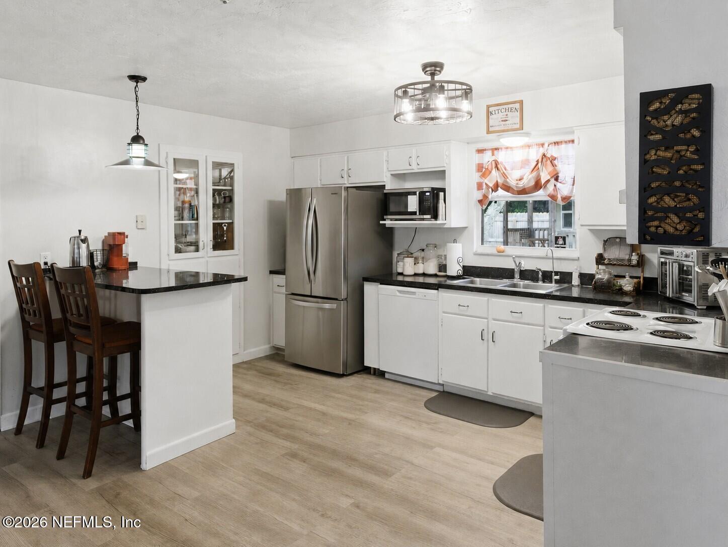 334 7th Way Interlachen, FL 32148 - Photo 12 of 37 Kitchen