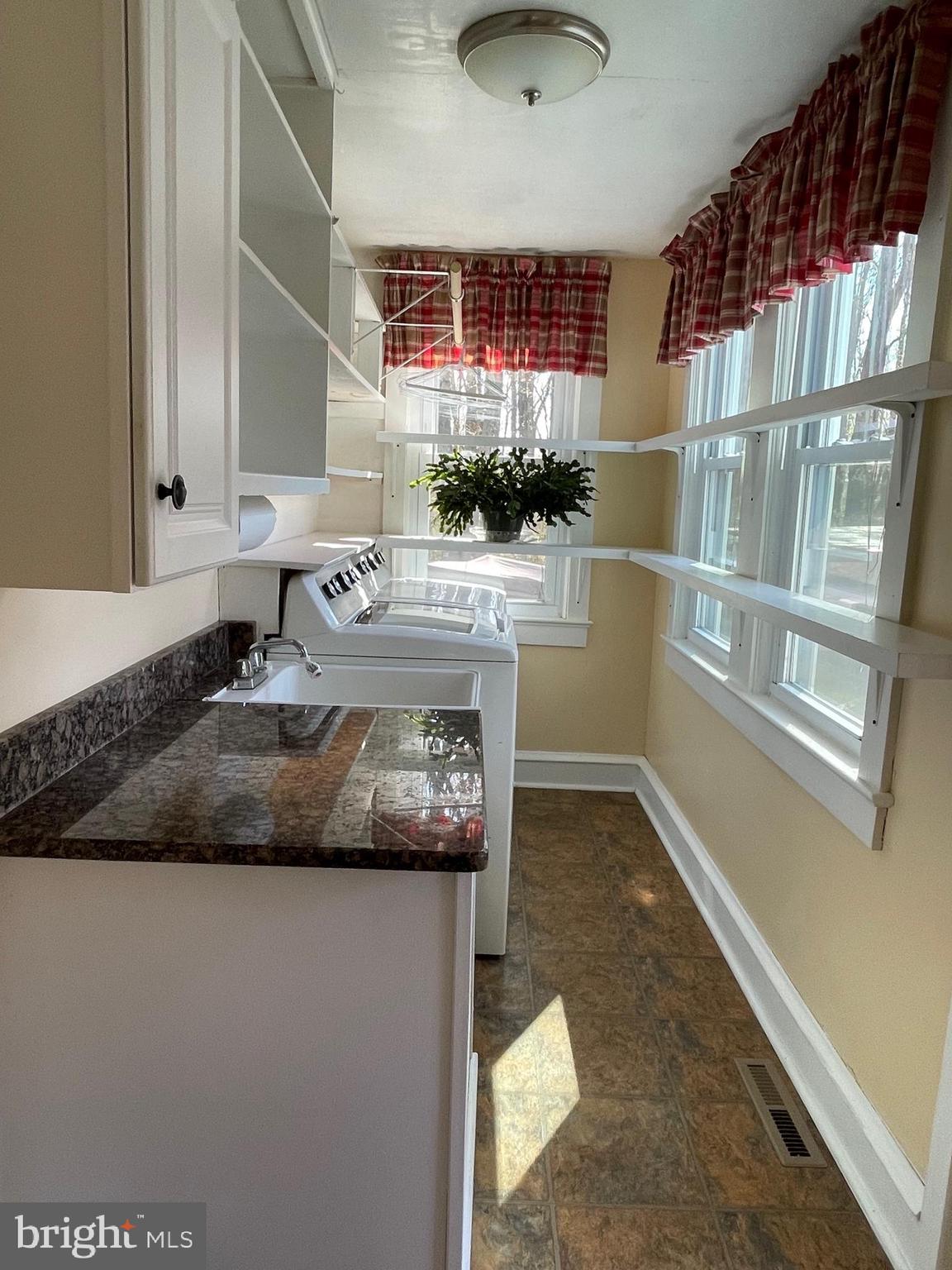 266 Penns Grove Auburn Road Carneys Point, NJ 08069 - Photo 13 of 42 Gallery Image 13