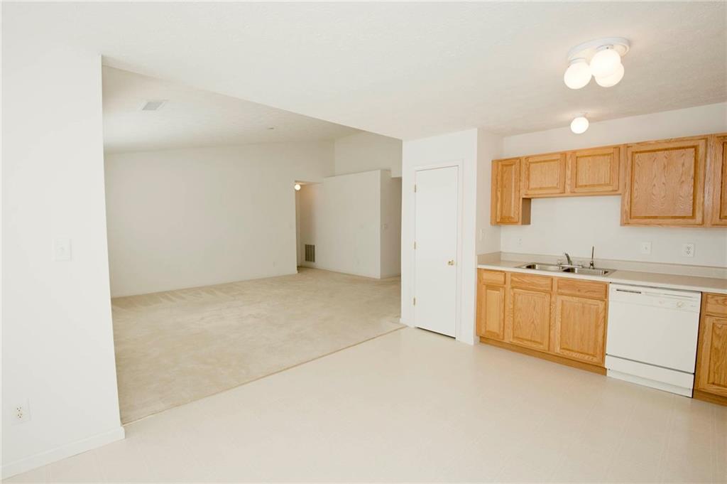 1083 Pine Ridge Way Brownsburg, IN 46112 - Photo 8 of 16