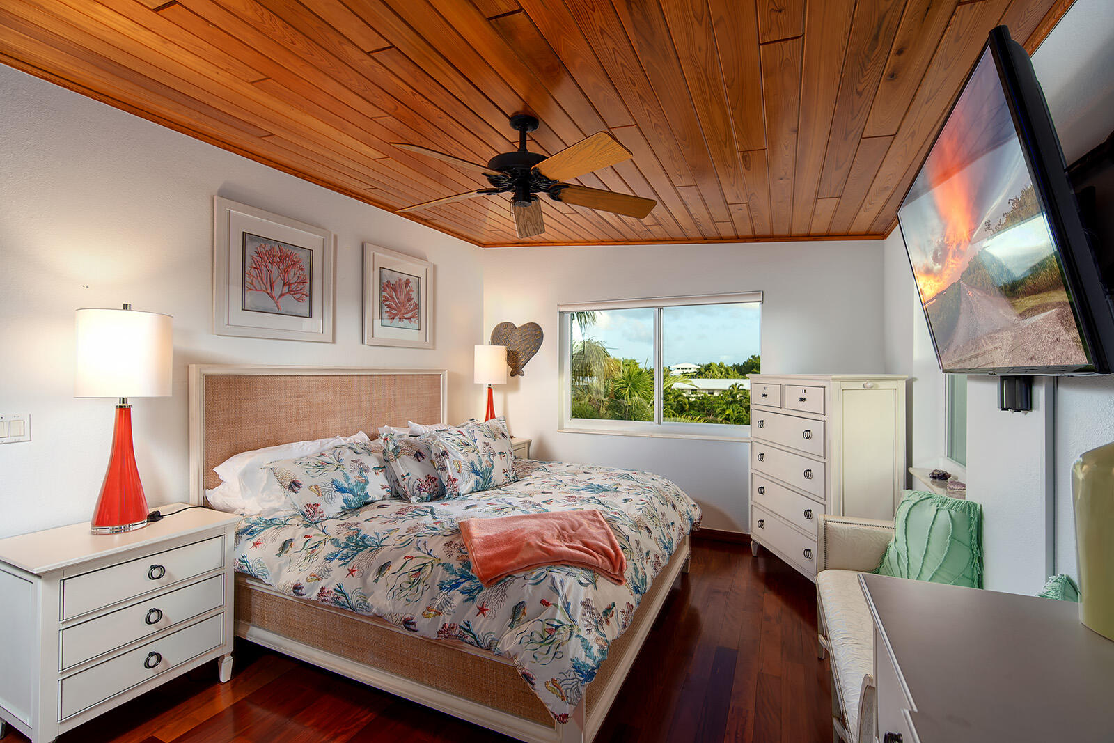 Huge primary suite