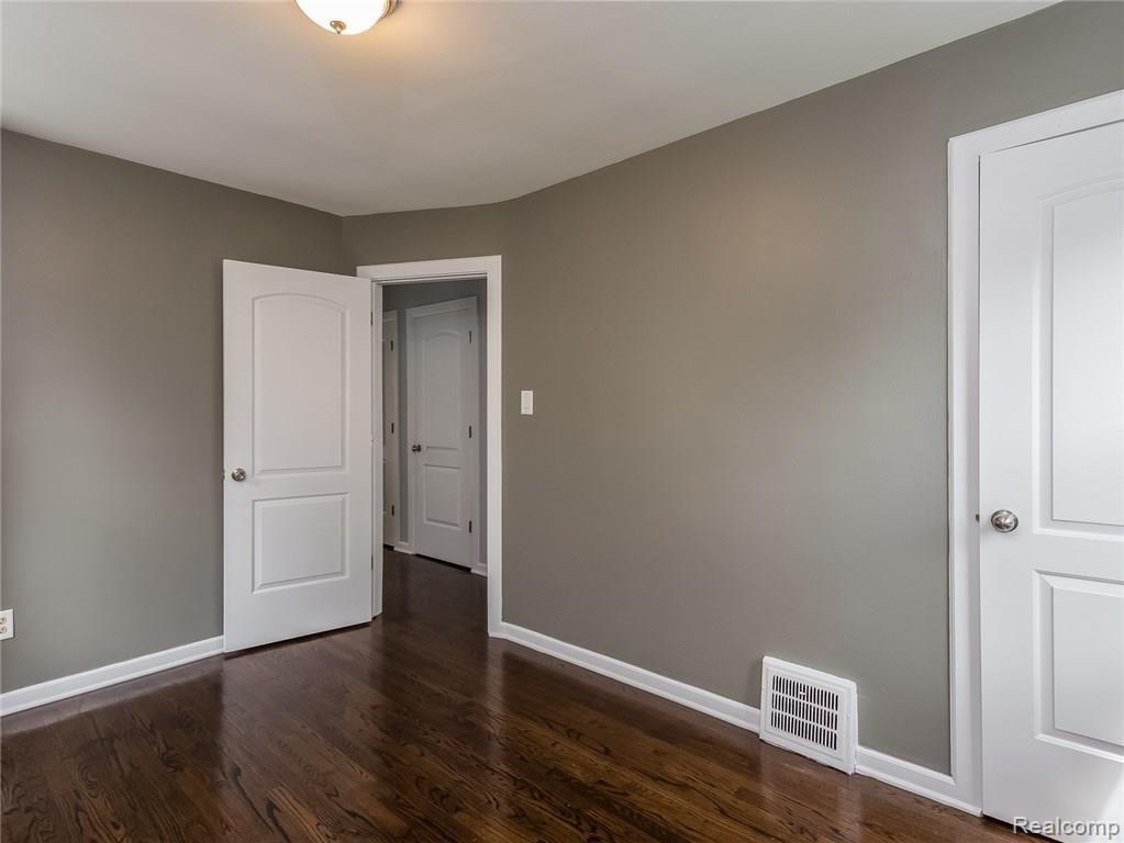 2211 Columbia Road Berkley, MI 48072 - Photo 17 of 44
