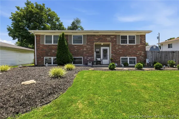 $276,000 | 501 Circle Drive, Sellersburg, IN 47172