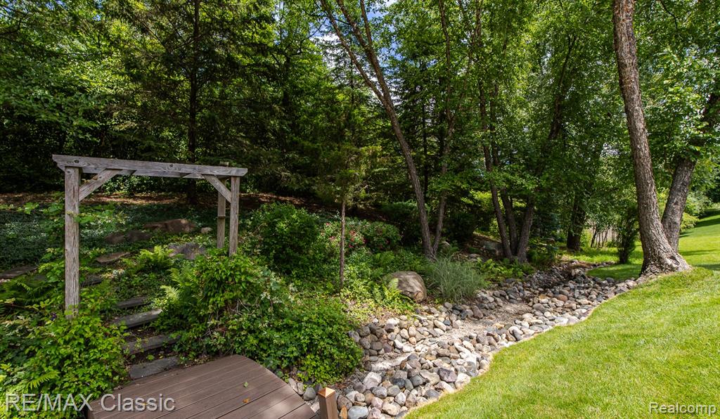3790 Deer Springs Drive Rochester, MI 48306 - Photo 19 of 51