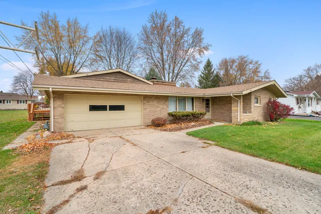 $299,900 | 707 East Prairie Street, Plano, IL 60545