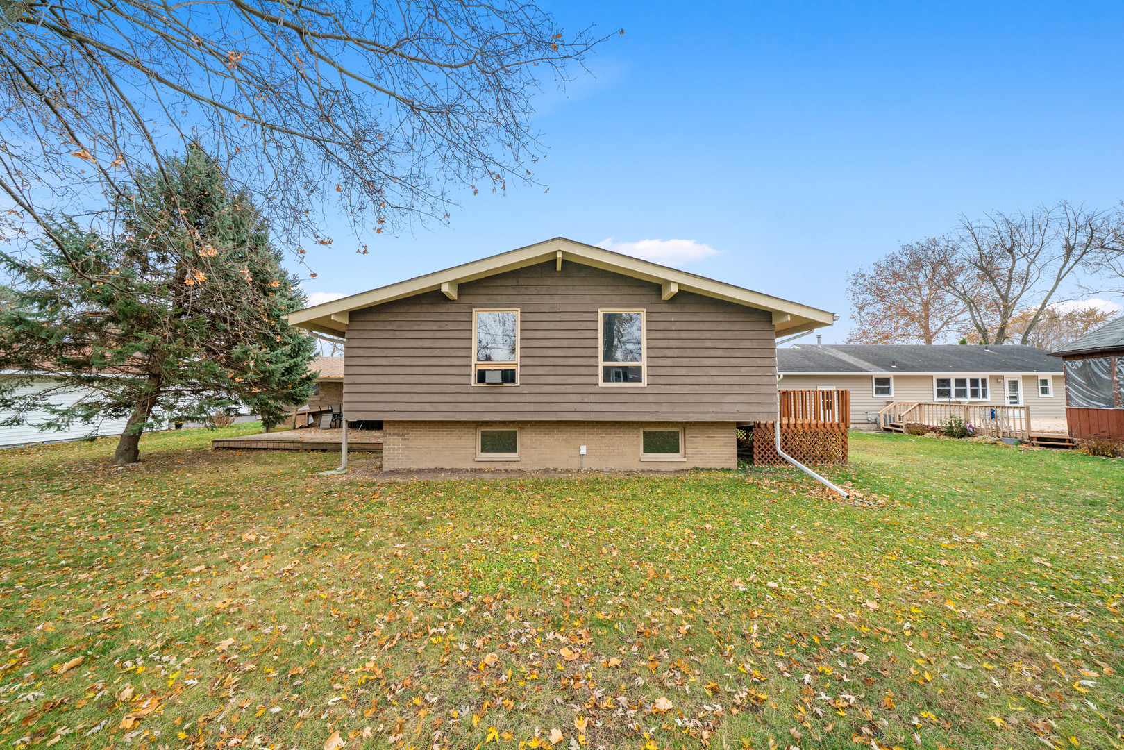707 East Prairie Street Plano, IL 60545 - Photo 28 of 30 a house view with a garden space