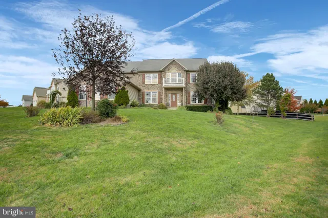 $545,000 | 1223 East Pebblebrook Drive, Greencastle, PA 17225
