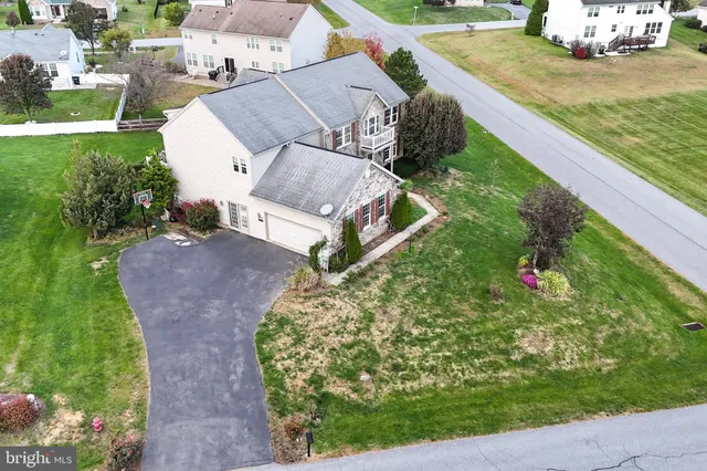 $545,000 | 1223 East Pebblebrook Drive, Greencastle, PA 17225